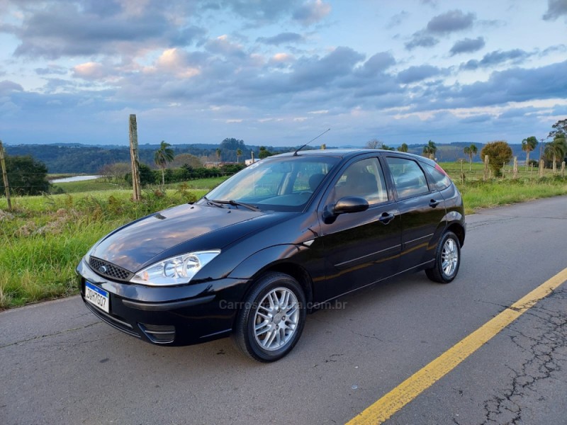 FOCUS 1.6 GLX 8V FLEX 4P MANUAL - 2005 - VERANóPOLIS