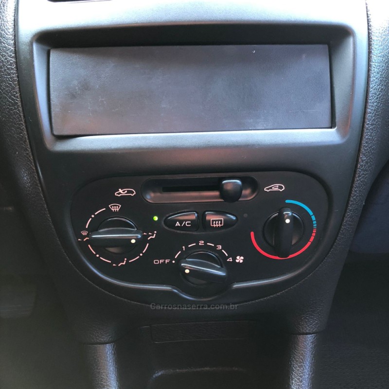 206 1.0 SOLEIL 16V GASOLINA 2P MANUAL - 2003 - PAROBé