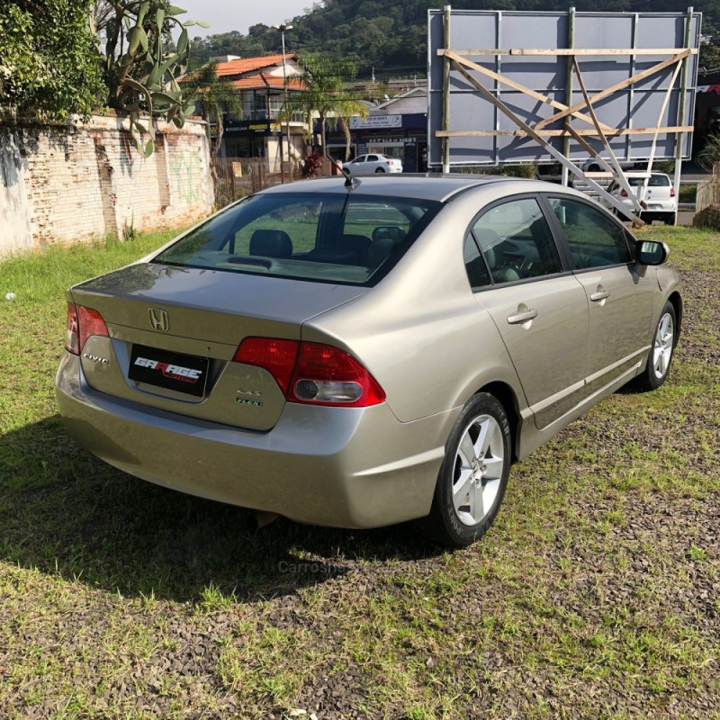 CIVIC 1.8 LXS 16V FLEX 4P MANUAL - 2008 - PAROBé