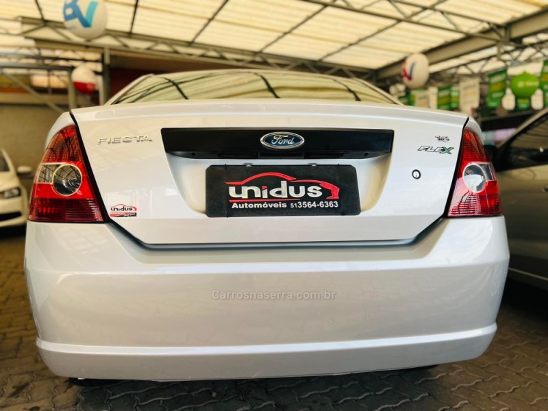 FIESTA 1.6 MPI 8V GASOLINA 4P MANUAL - 2006 - DOIS IRMãOS