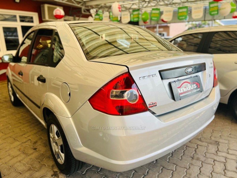 FIESTA 1.6 MPI 8V GASOLINA 4P MANUAL - 2006 - DOIS IRMãOS