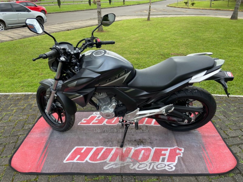 CB 250F TWISTER ABS - 2022 - FELIZ