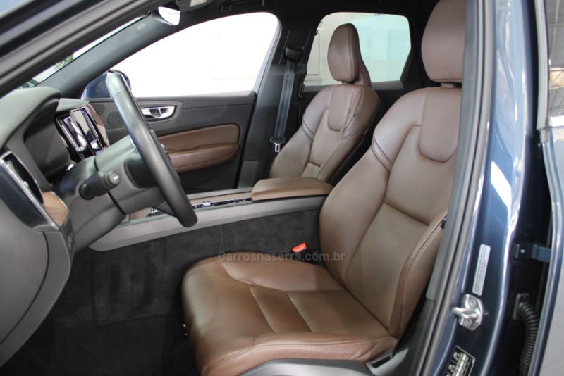 XC60 2.0 T8 MOMENTUM HYBRID GASOLINA 4P AUTOMÁTICO - 2021 - CAXIAS DO SUL