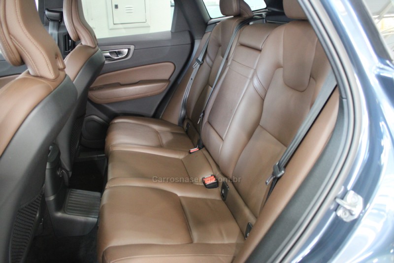 XC60 2.0 T8 MOMENTUM HYBRID GASOLINA 4P AUTOMÁTICO - 2021 - CAXIAS DO SUL