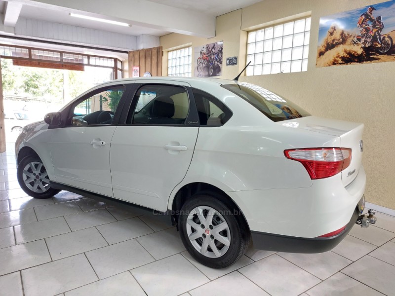 SIENA 1.4 MPI ELX ATTRACTIVE 8V FLEX 4P MANUAL - 2013 - CAXIAS DO SUL