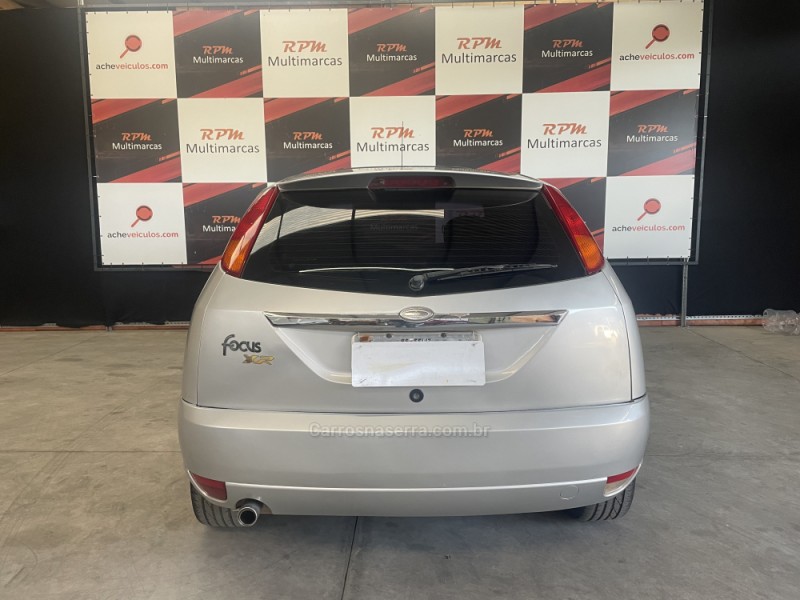 FOCUS 2.0 GHIA 16V GASOLINA 4P MANUAL - 2003 - SãO SEBASTIãO DO CAí