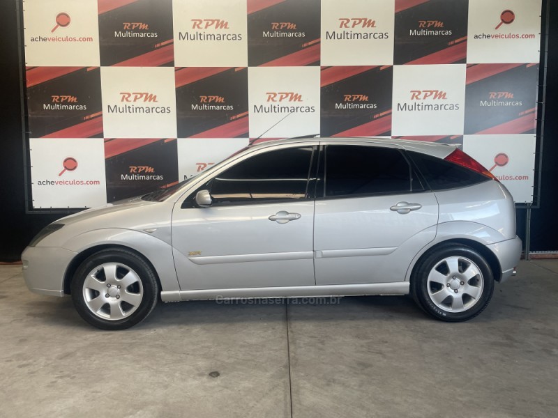 FOCUS 2.0 GHIA 16V GASOLINA 4P MANUAL - 2003 - SãO SEBASTIãO DO CAí