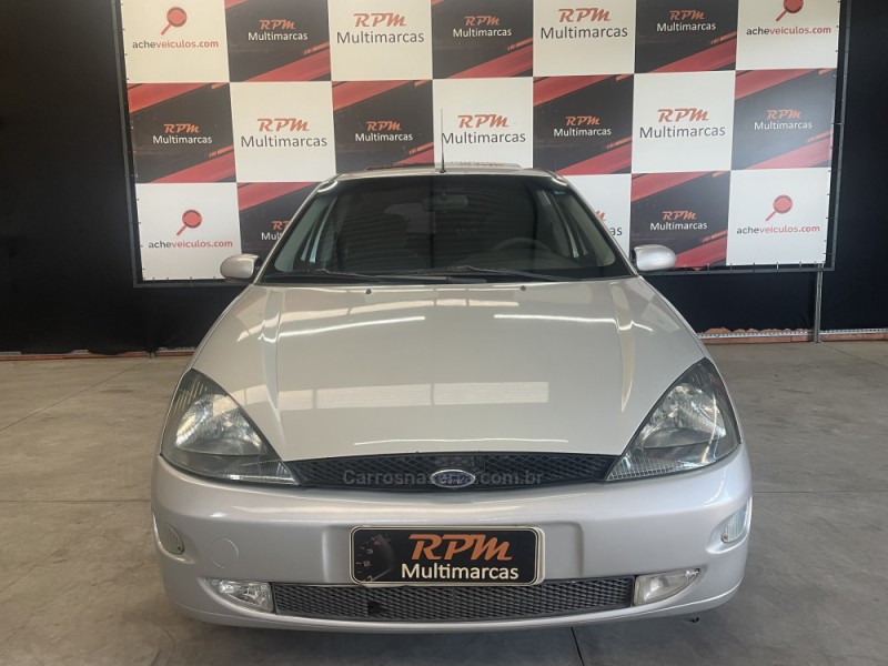 FOCUS 2.0 GHIA 16V GASOLINA 4P MANUAL - 2003 - SãO SEBASTIãO DO CAí