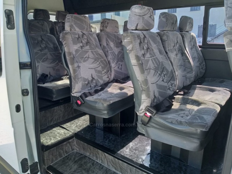 MASTER 2.3 DCI MINIBUS STANDARD L2H2 16 LUGARES 16V DIESEL 4P MANUAL - 2015 - CAXIAS DO SUL