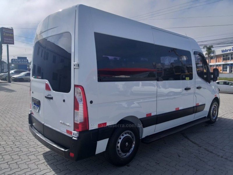 MASTER 2.3 DCI MINIBUS STANDARD L2H2 16 LUGARES 16V DIESEL 4P MANUAL - 2015 - CAXIAS DO SUL