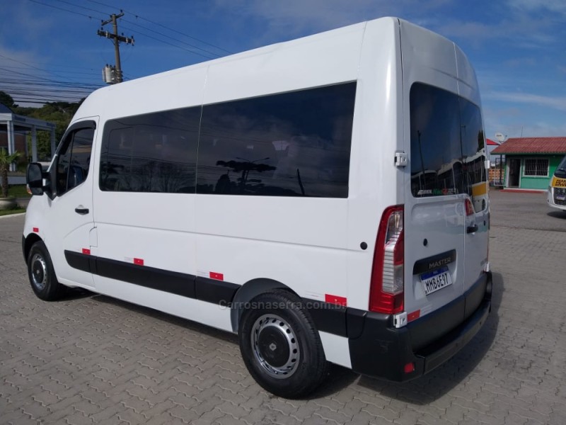 MASTER 2.3 DCI MINIBUS STANDARD L2H2 16 LUGARES 16V DIESEL 4P MANUAL - 2015 - CAXIAS DO SUL