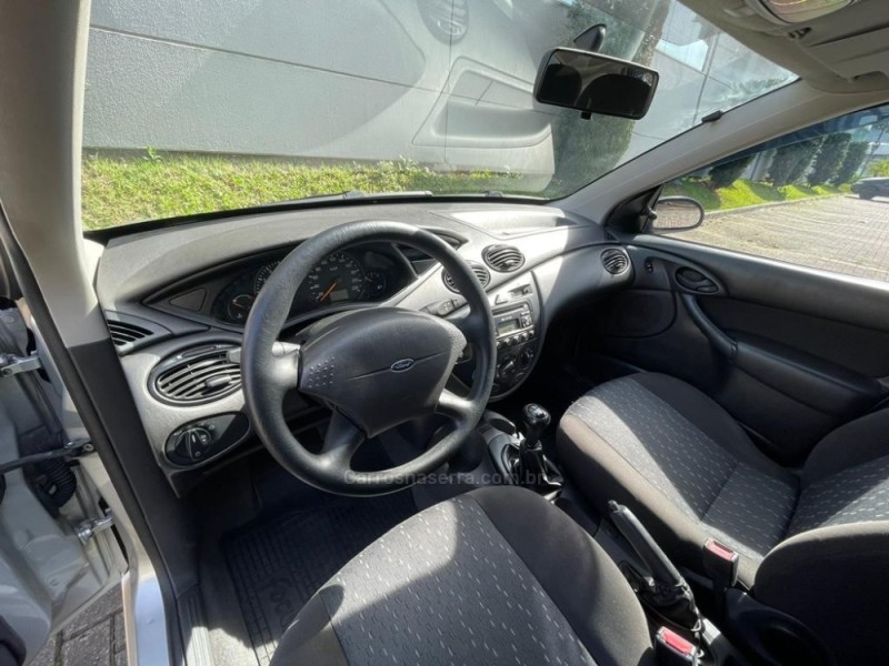 FOCUS 1.6 8V GASOLINA 4P MANUAL - 2005 - CAXIAS DO SUL
