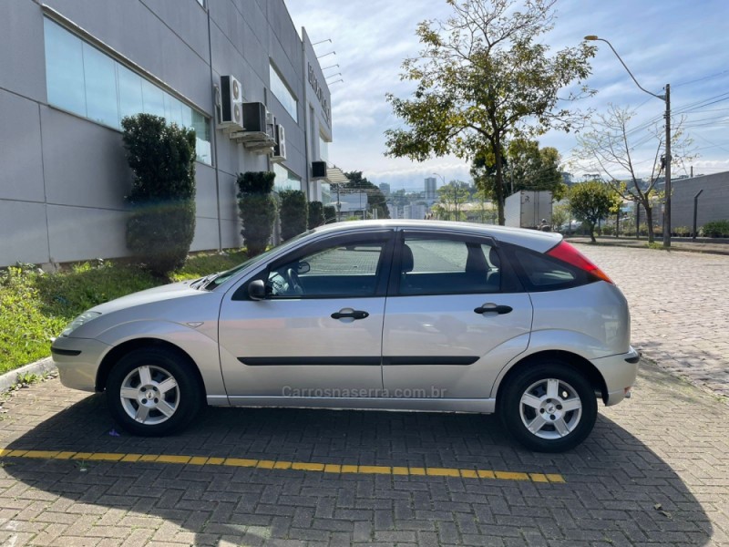 FOCUS 1.6 8V GASOLINA 4P MANUAL - 2005 - CAXIAS DO SUL