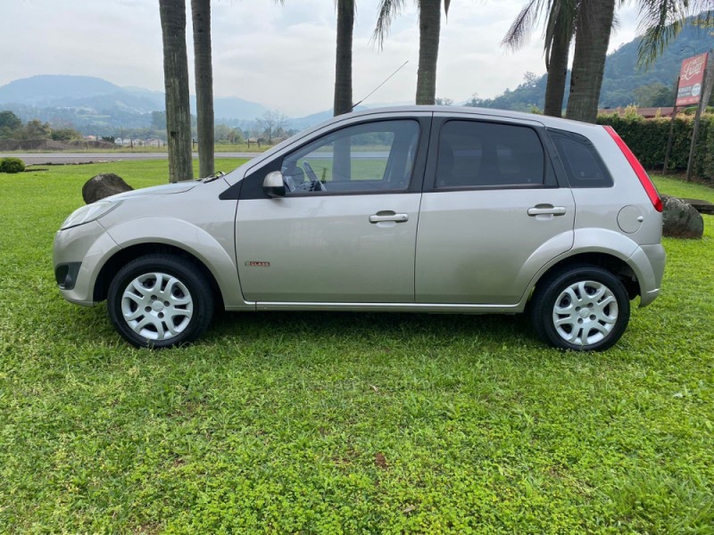 FIESTA 1.6 MPI CLASS 8V GASOLINA 4P MANUAL - 2011 - BOM PRINCíPIO