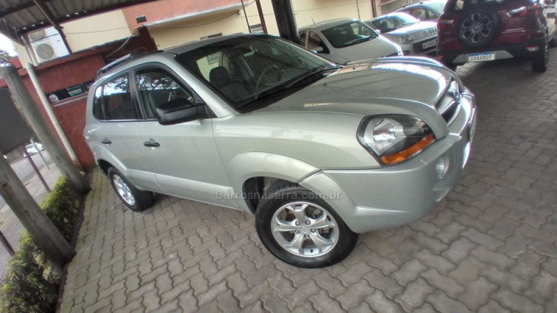 TUCSON 2.0 MPFI GL 16V 142CV 2WD GASOLINA 4P MANUAL