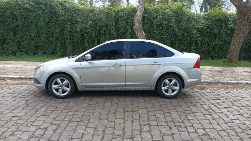 FOCUS 2.0 FC 16V GASOLINA 4P MANUAL - 2009 - FARROUPILHA