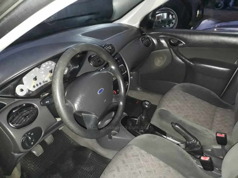 FOCUS 1.6 8V GASOLINA 4P MANUAL - 2005 - FARROUPILHA