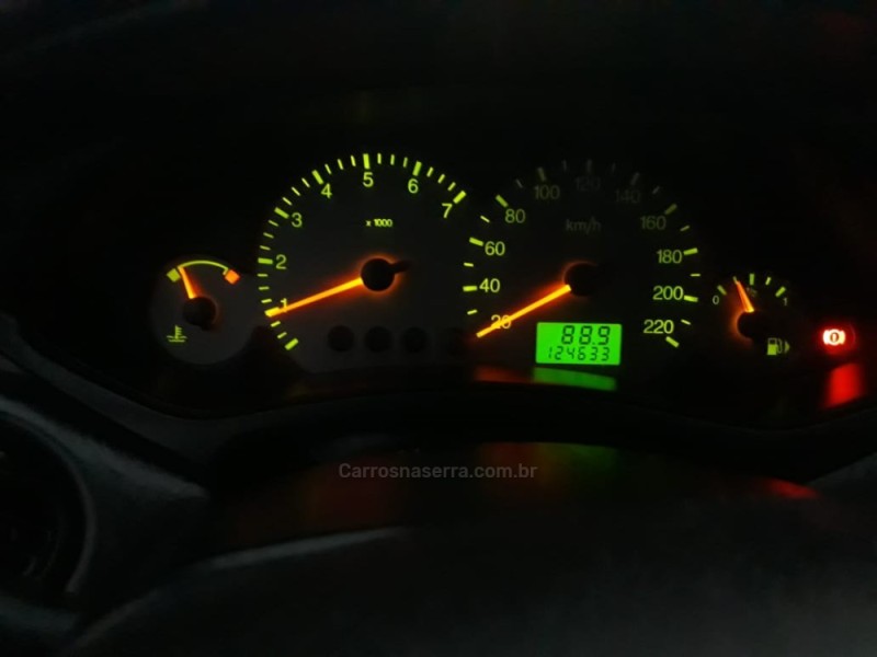 FOCUS 1.6 8V GASOLINA 4P MANUAL - 2005 - FARROUPILHA