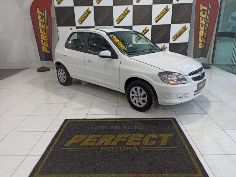 CELTA 1.0 MPFI LIFE 8V FLEX 4P MANUAL - 2015 - PORTãO