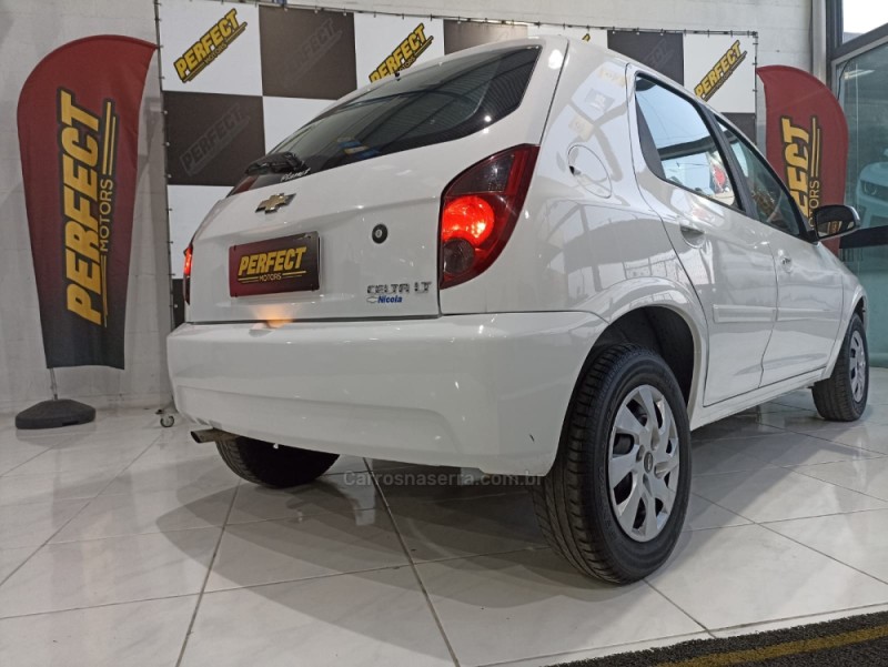 CELTA 1.0 MPFI LIFE 8V FLEX 4P MANUAL - 2015 - PORTãO