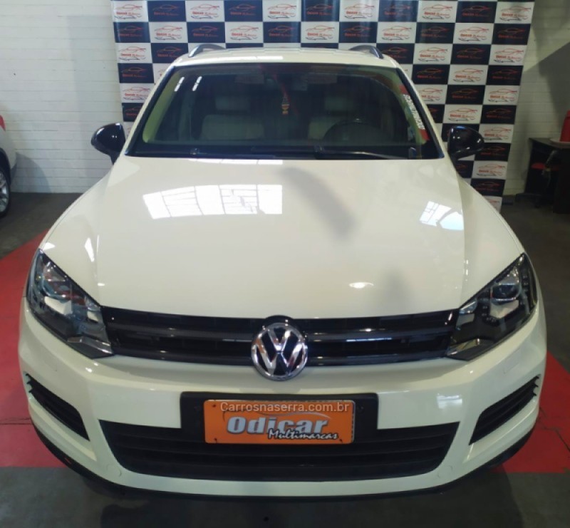 TOUAREG 3.2 FSI V6 24V GASOLINA 4P TIPTRONIC - 2011 - CAXIAS DO SUL