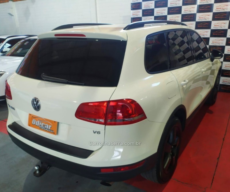 TOUAREG 3.2 FSI V6 24V GASOLINA 4P TIPTRONIC - 2011 - CAXIAS DO SUL