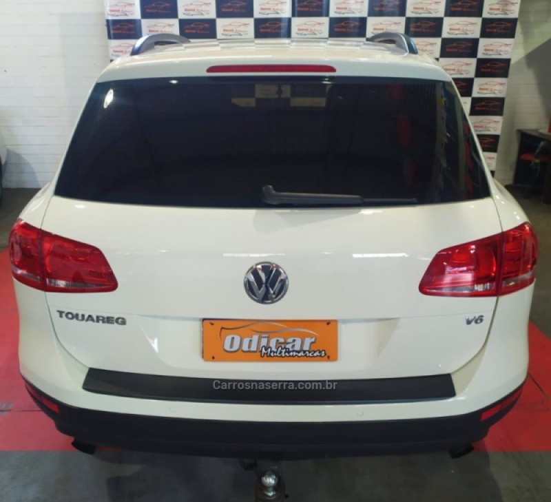 TOUAREG 3.2 FSI V6 24V GASOLINA 4P TIPTRONIC - 2011 - CAXIAS DO SUL