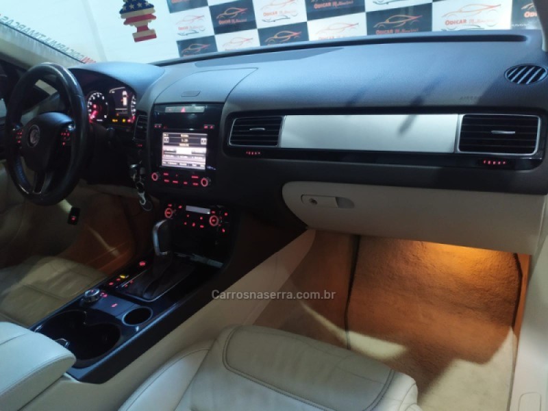 TOUAREG 3.2 FSI V6 24V GASOLINA 4P TIPTRONIC - 2011 - CAXIAS DO SUL