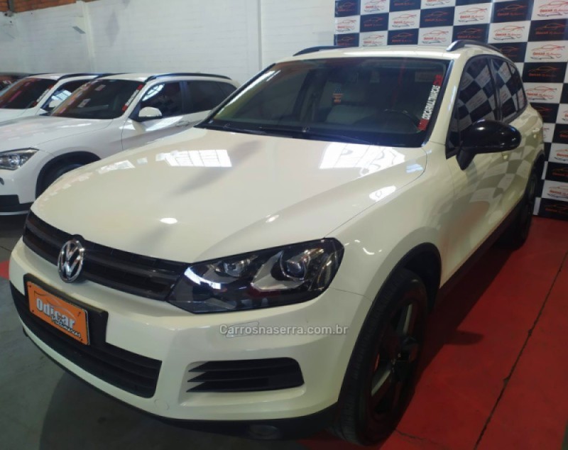 TOUAREG 3.2 FSI V6 24V GASOLINA 4P TIPTRONIC - 2011 - CAXIAS DO SUL