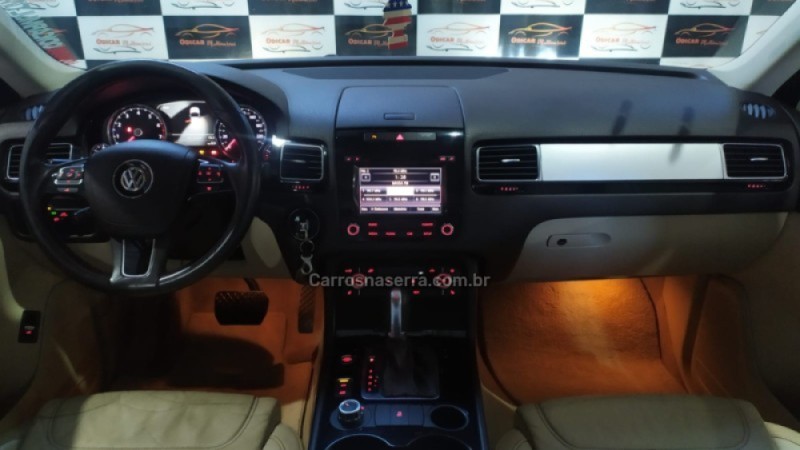 TOUAREG 3.2 FSI V6 24V GASOLINA 4P TIPTRONIC - 2011 - CAXIAS DO SUL