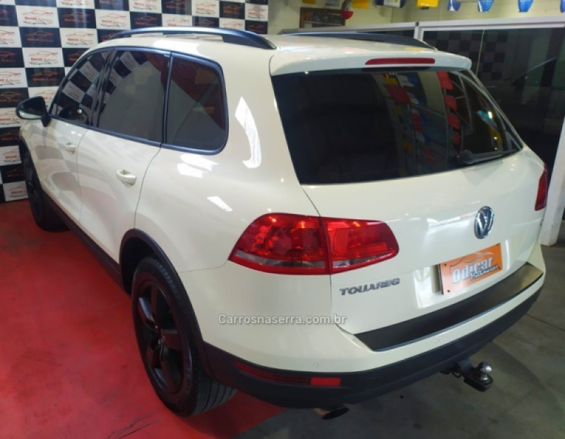 TOUAREG 3.2 FSI V6 24V GASOLINA 4P TIPTRONIC - 2011 - CAXIAS DO SUL