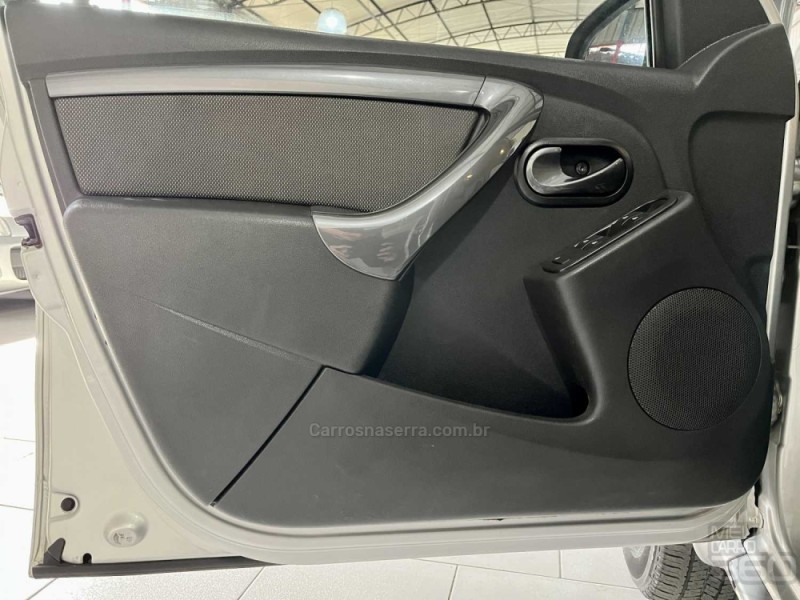 DUSTER 1.6 DYNAMIQUE 4X2 16V FLEX 4P MANUAL - 2014 - ESTâNCIA VELHA