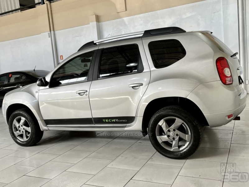 DUSTER 1.6 DYNAMIQUE 4X2 16V FLEX 4P MANUAL - 2014 - ESTâNCIA VELHA