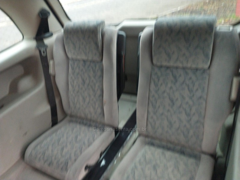 ZAFIRA 2.0 MPFI ELEGANCE 16V GASOLINA 4P MANUAL - 2001 - IGREJINHA