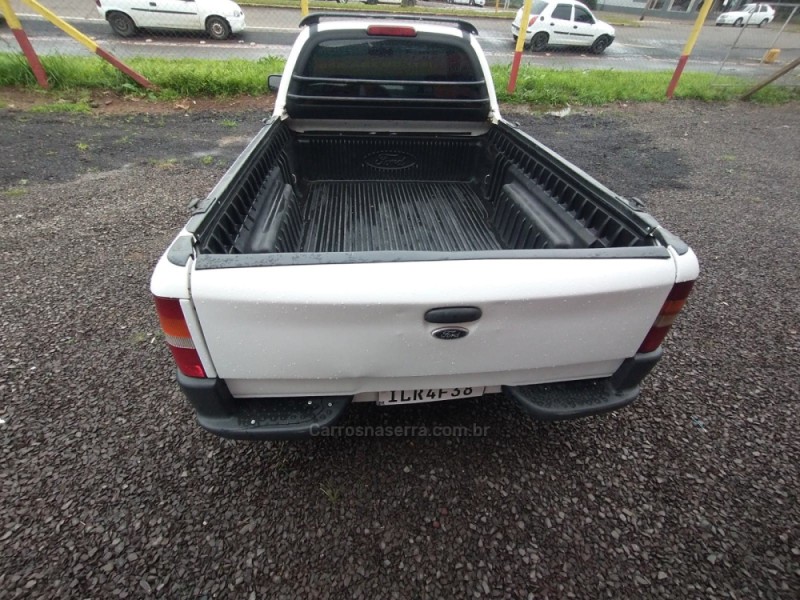 COURIER 1.6 MPI XL 8V GASOLINA 2P MANUAL - 2004 - IGREJINHA