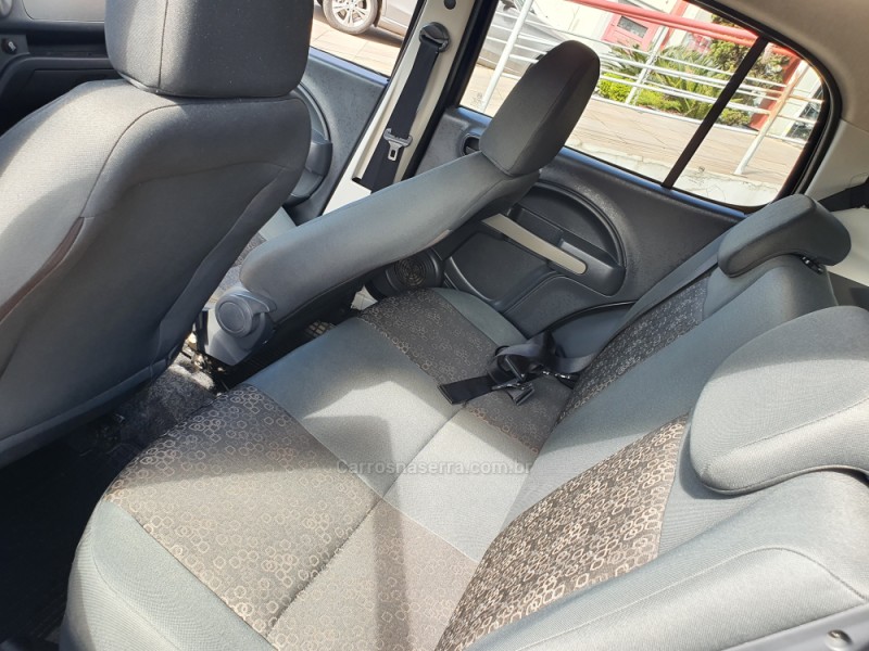 UNO 1.0 VIVACE 8V FLEX 4P MANUAL - 2012 - FARROUPILHA