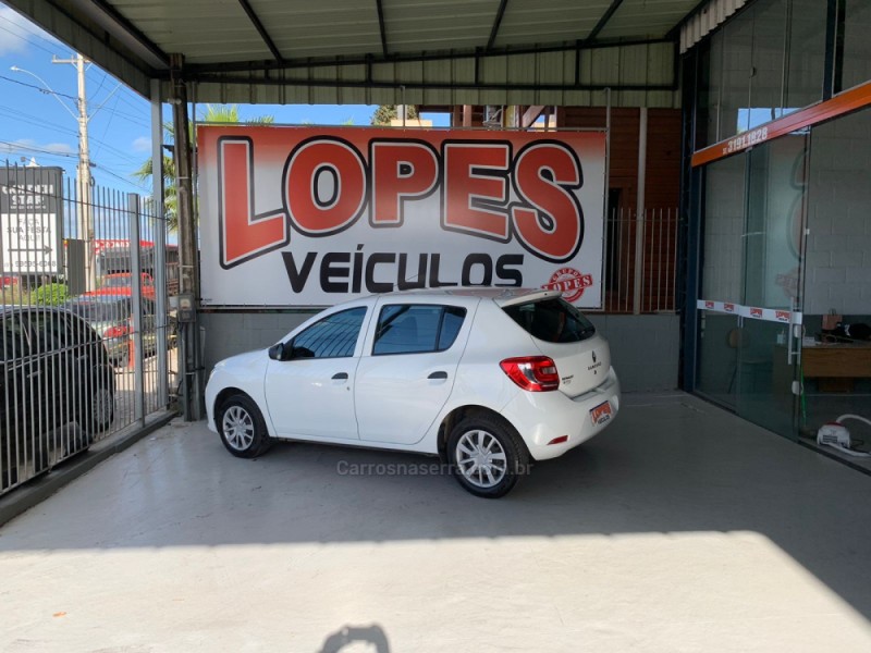 SANDERO 1.0 AUTHENTIQUE 8V FLEX 4P MANUAL - 2017 - PORTãO