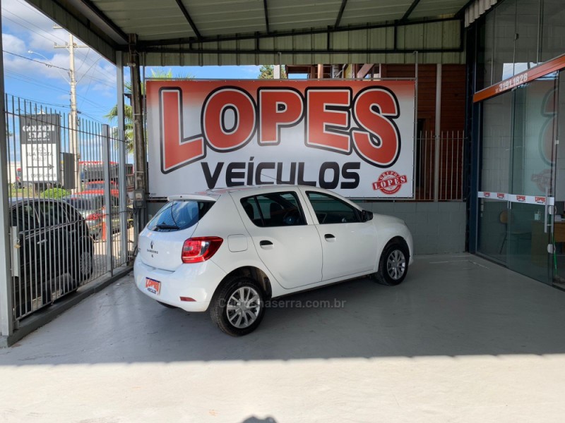 SANDERO 1.0 AUTHENTIQUE 8V FLEX 4P MANUAL - 2017 - PORTãO