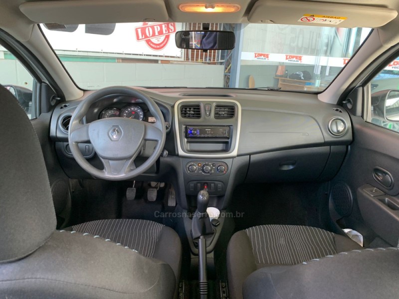 SANDERO 1.0 AUTHENTIQUE 8V FLEX 4P MANUAL - 2017 - PORTãO