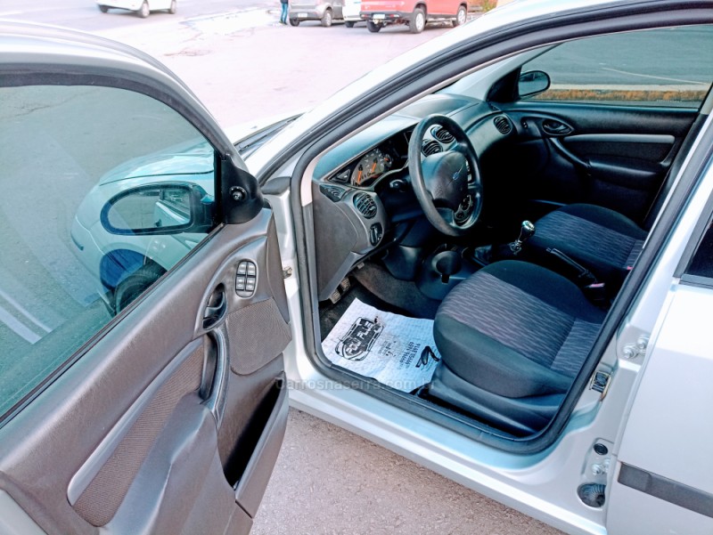 FOCUS 1.6 GL SEDAN 8V FLEX 4P MANUAL - 2005 - CAXIAS DO SUL