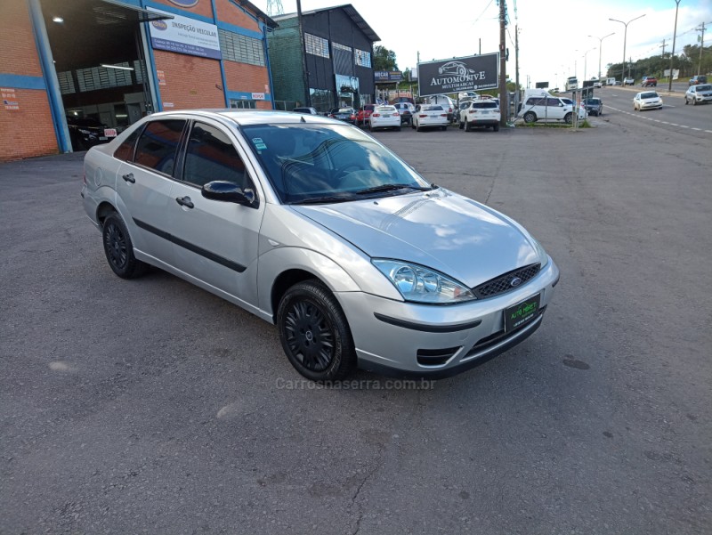 FOCUS 1.6 GL SEDAN 8V FLEX 4P MANUAL - 2005 - CAXIAS DO SUL