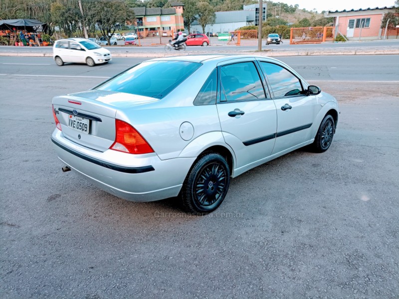 FOCUS 1.6 GL SEDAN 8V FLEX 4P MANUAL - 2005 - CAXIAS DO SUL