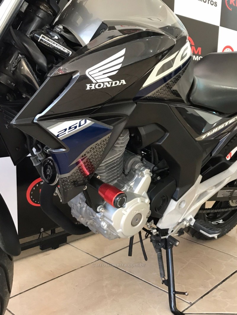 CB 250F TWISTER CBS - 2020 - PORTãO