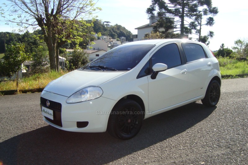 PUNTO 1.4 ATTRACTIVE 8V FLEX 4P MANUAL