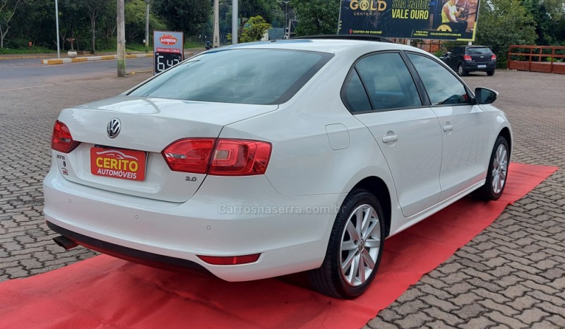 JETTA 2.0 COMFORTLINE FLEX 4P TIPTRONIC - 2014 - PAROBé