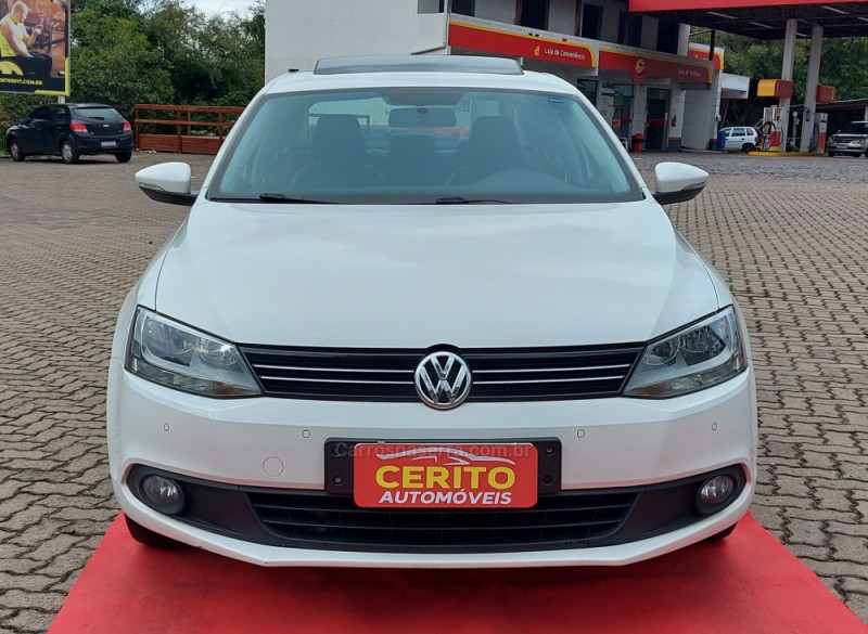 JETTA 2.0 COMFORTLINE FLEX 4P TIPTRONIC - 2014 - PAROBé