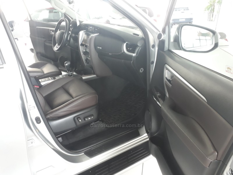 HILUX SW4 4.0 SRX 4X4 7 LUGARES V6 24V GASOLINA 4P AUTOMÁTICO - 2019 - BENTO GONçALVES