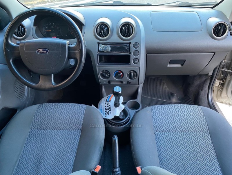 FIESTA 1.6 MPI CLASS SEDAN 8V FLEX 4P MANUAL - 2005 - CAXIAS DO SUL