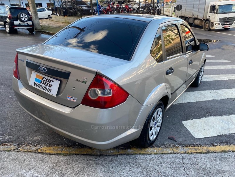 FIESTA 1.6 MPI CLASS SEDAN 8V FLEX 4P MANUAL - 2005 - CAXIAS DO SUL