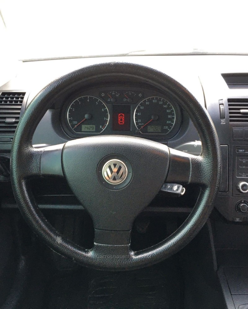 POLO SEDAN 1.6 MI COMFORTLINE 8V FLEX 4P MANUAL - 2009 - PAROBé